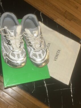 Bottega Veneta Size 44